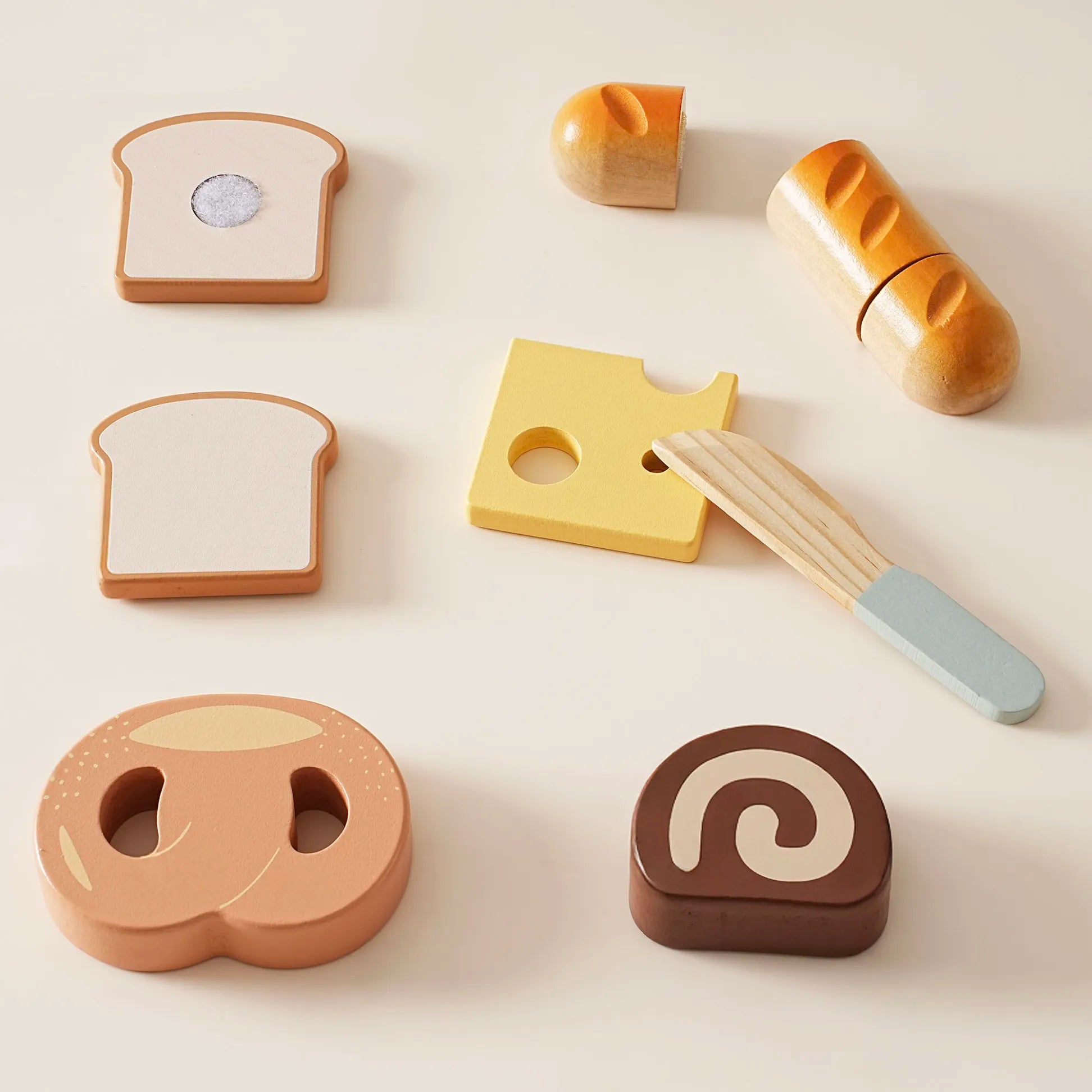 ROBUD Wooden Play Food Set. Includes realistic sliceable desserts, a safe wooden knife, and a storage bag.