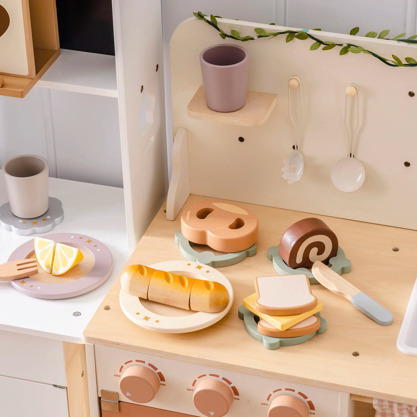 ROBUD Wooden Play Food Set. Includes realistic sliceable desserts, a safe wooden knife.