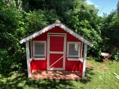 Canadian Playhouse Factory - DIY Little Alexandra Cottage 8ft. x 6ft. With Covered Front Porch